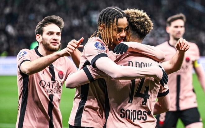 Hình ảnh AS Saint-Étienne ăn mừng chức vô địch Ligue 1 trong kỷ nguyên hoàng kim lịch sử giải đấu số một nước Pháp