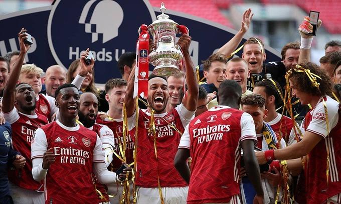 Tiền đạo Pierre-Emerick Aubameyang thực hiện thành công quả phạt đền gỡ hòa 1-1 cho Arsenal trong trận chung kết FA Cup 2020 với Chelsea