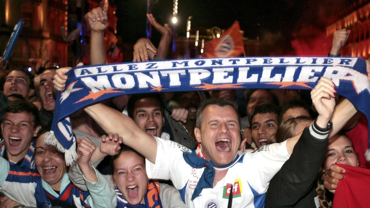 Các cầu thủ AJ Auxerre ăn mừng chiến thắng quan trọng trong cuộc đua thăng hạng Ligue 1 từ giải hạng hai Pháp đầy cạnh tranh.