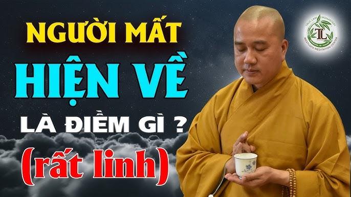 Hình ảnh minh họa một cầu thủ bóng đá buồn bã nhìn vào điện thoại với những bình luận tiêu cực, phân biệt chủng tộc trên màn hình