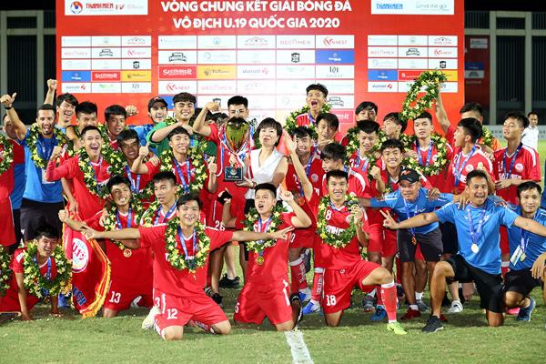 Cơ sở vật chất hiện đại của một học viện bóng đá hàng đầu La Liga, bao gồm sân tập chất lượng cao và tòa nhà tiện nghi hỗ trợ đào tạo.