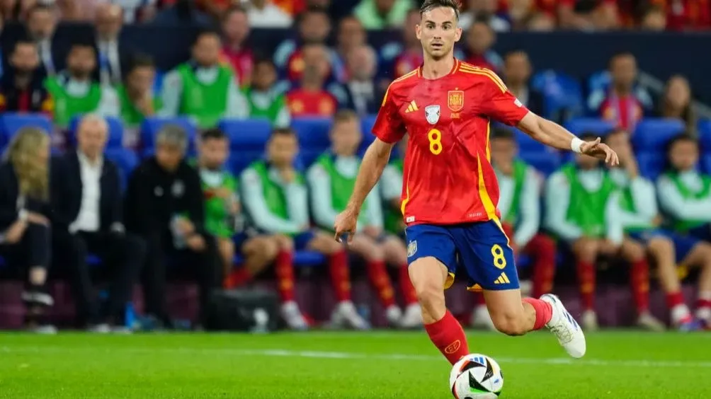 Chiếc cúp vô địch La Liga danh giá biểu tượng cho cuộc đua khốc liệt giữa các đội bóng nổi bật hàng đầu Tây Ban Nha qua từng mùa giải. 