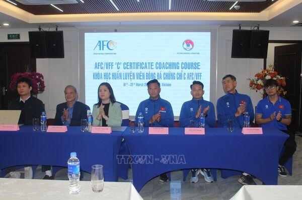 Buổi học chiến thuật chuyên sâu tại học viện đào tạo huấn luyện viên bóng đá danh tiếng của Đức