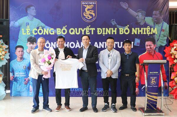 Ảnh chụp một trung tâm đào tạo bóng đá trẻ hiện đại của một câu lạc bộ Bundesliga, nơi sản sinh ra nhiều tài năng quốc tế.