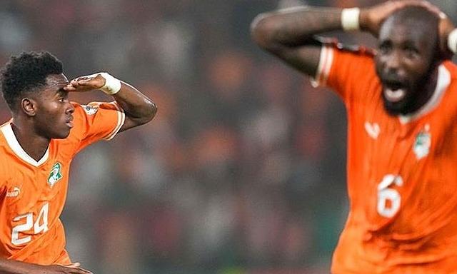Huấn luyện viên người Pháp Hervé Renard ăn mừng chức vô địch Cúp bóng đá châu Phi (AFCON), minh chứng cho sự thành công đa dạng của các HLV Pháp.