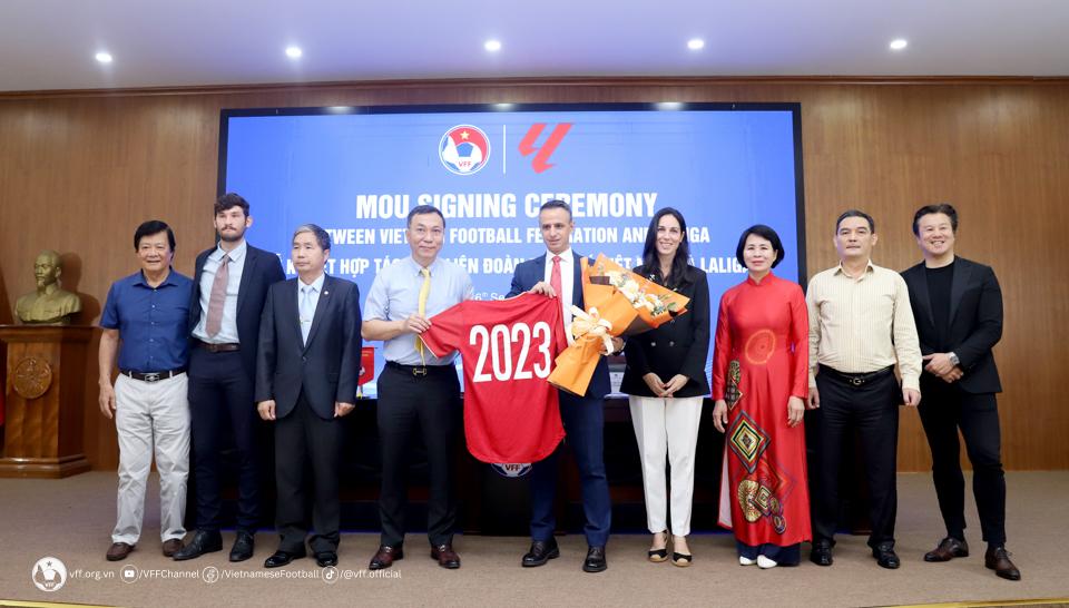 Hình ảnh buổi tập tại học viện bóng đá Tây Ban Nha nơi đào tạo ra nhiều tài năng trẻ cho các đội bóng hàng đầu
