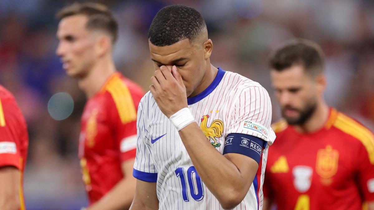 Huấn luyện viên Didier Deschamps thể hiện cách bóng đá Pháp đối mặt thử thách chiến thuật tại các kỳ World Cup thông qua chỉ đạo