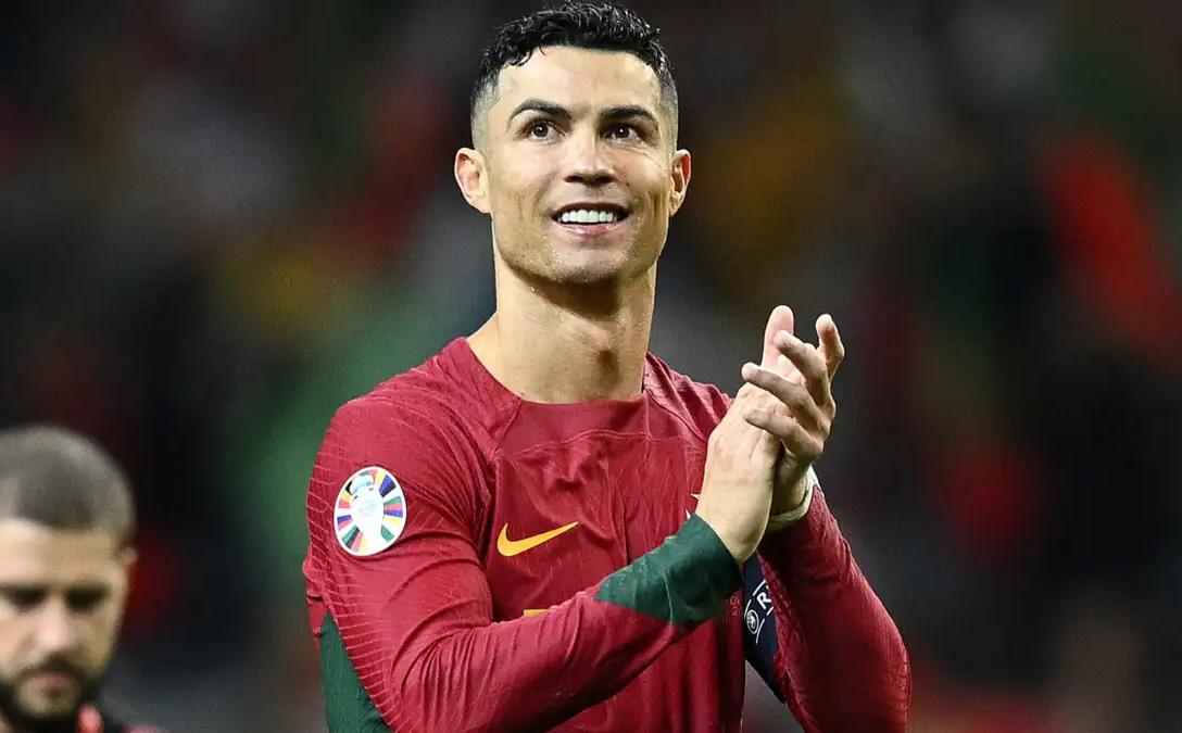 Toàn đội Inter Milan cùng HLV Jose Mourinho ăn mừng cuồng nhiệt chiến thắng huyền thoại 4-0 trước AS Roma tại Serie A mùa giải 2008-2009.