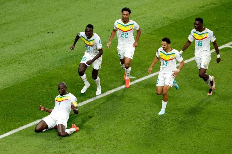 Tiền đạo Jurgen Klinsmann của Đức ăn mừng bàn thắng vào lưới Tây Ban Nha trong trận hòa tại World Cup 1994.