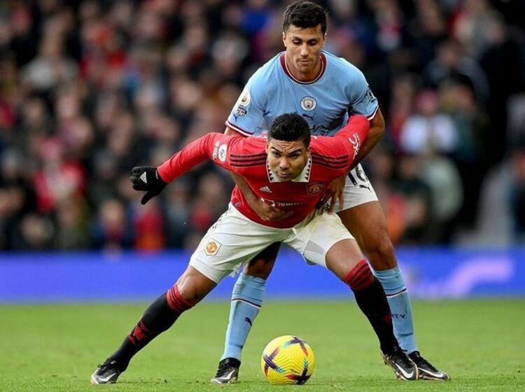 Hình ảnh lịch sử trận derby Manchester giữa Man United và Man City tại sân Old Trafford