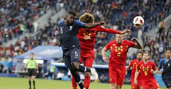 Khoảnh khắc Lilian Thuram ghi bàn quyết định giúp Pháp đánh bại Croatia ở bán kết World Cup 1998.