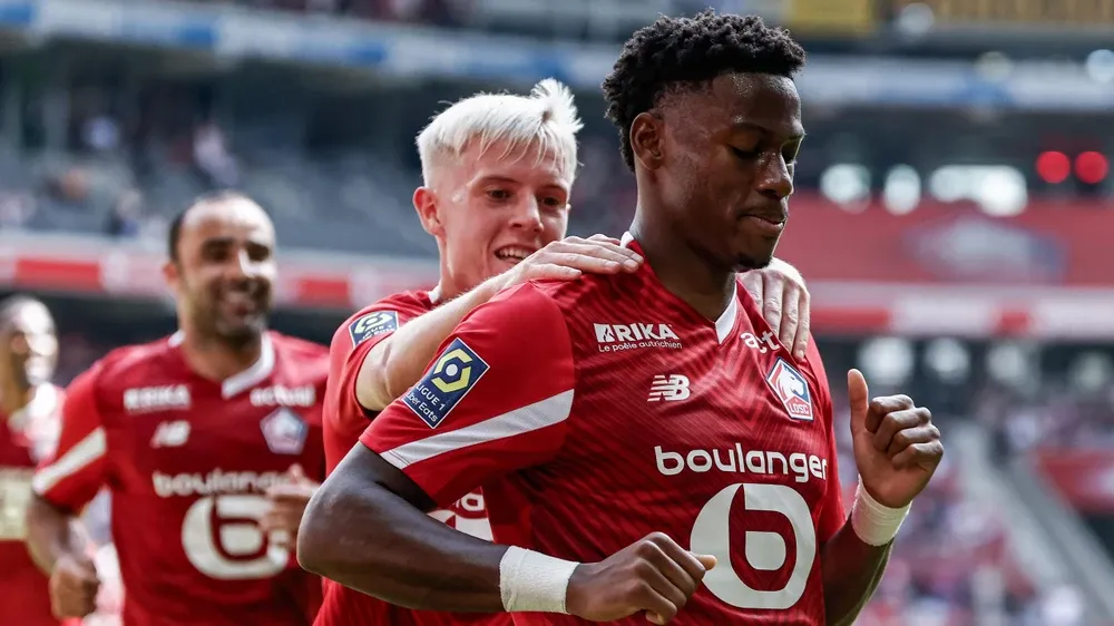 Các cầu thủ Marseille ăn mừng bàn thắng thể hiện quyết tâm cạnh tranh vé dự Europa League tại Ligue 1