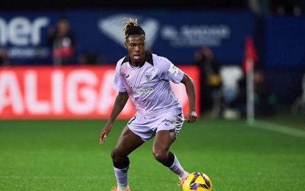 Nico Williams cầu thủ chạy cánh tốc độ của Athletic Bilbao đang dẫn bóng kỹ thuật tại La Liga