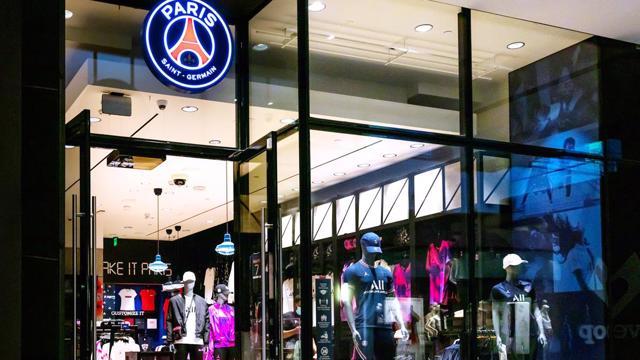 Hình ảnh biểu trưng cho việc PSG xây dựng thương hiệu toàn cầu mạnh mẽ, ví dụ qua sự hợp tác đình đám với Jordan Brand.