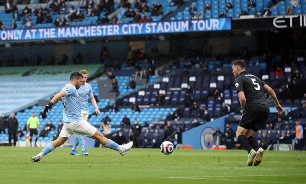 Hình ảnh ghép các siêu sao ngoại quốc như Cristiano Ronaldo, Sergio Aguero, Mohamed Salah, Kevin De Bruyne thể hiện sự thống trị và tầm ảnh hưởng tại Premier League qua các thời kỳ
