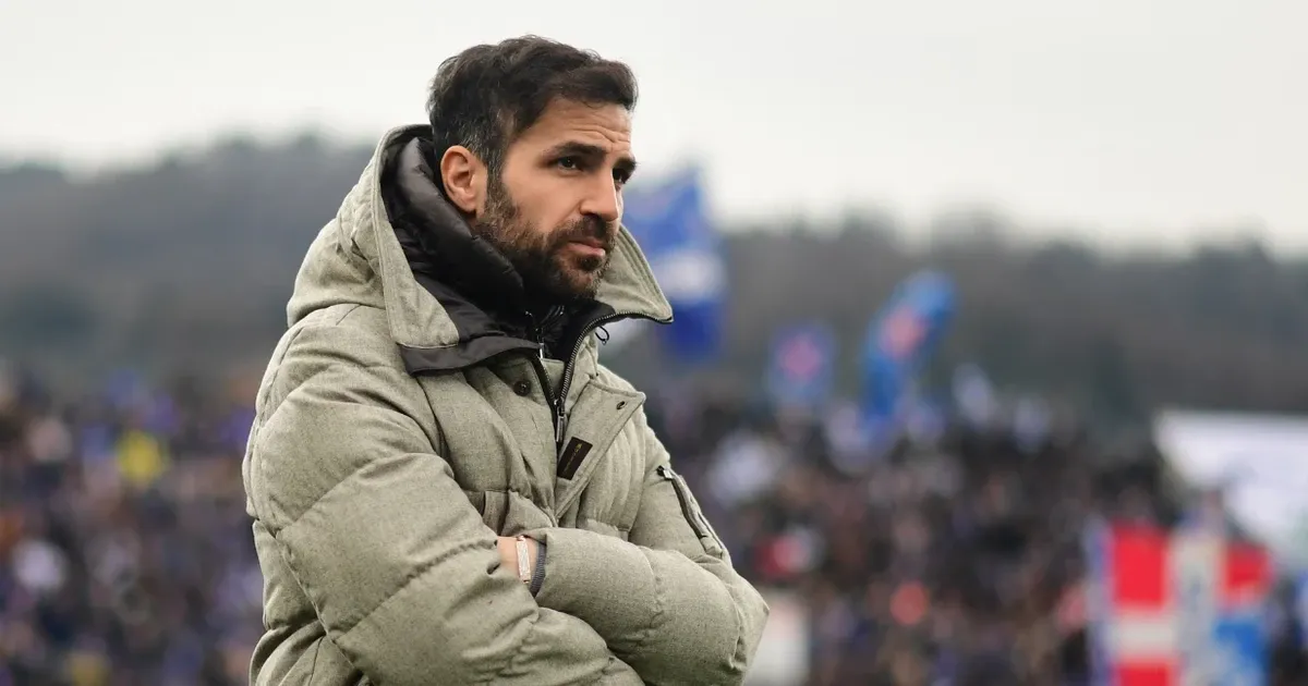 Hình ảnh Cesc Fàbregas thi đấu cho Chelsea, tiếp tục thể hiện đẳng cấp tiền vệ hàng đầu sau khi chia tay Barcelona lần thứ hai.