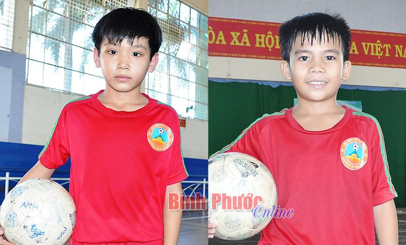 Các tài năng trẻ của học viện Paris Saint-Germain đang tập luyện chuyên nghiệp dưới sự hướng dẫn của huấn luyện viên