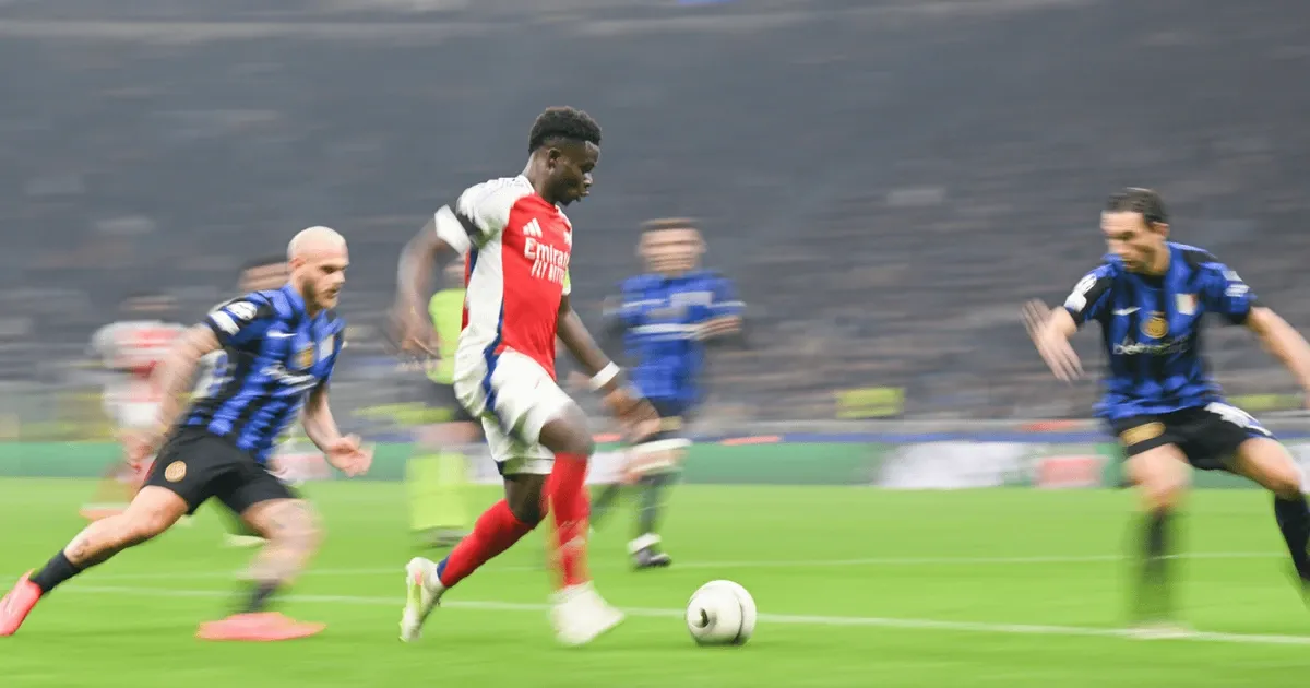 Các tài năng trẻ Premier League như Saka Foden đối mặt áp lực kế thừa huyền thoại