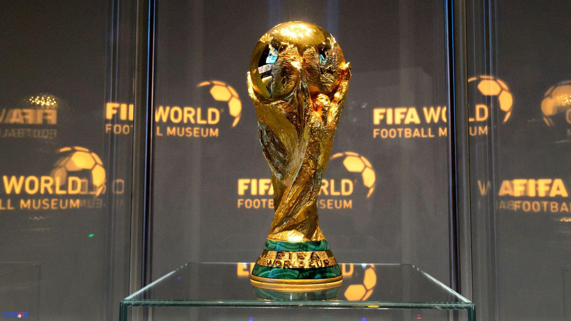 Pha tranh chấp bóng quyết liệt giữa các cầu thủ Tây Ban Nha và Đức trong trận bán kết World Cup 2010 đáng nhớ.