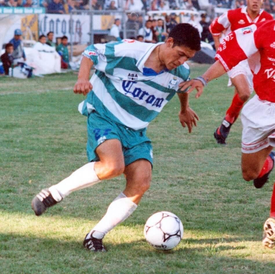 Hình ảnh David Trezeguet đầy cảm xúc trong màu áo River Plate, một giai đoạn đáng nhớ cuối sự nghiệp huy hoàng của anh.