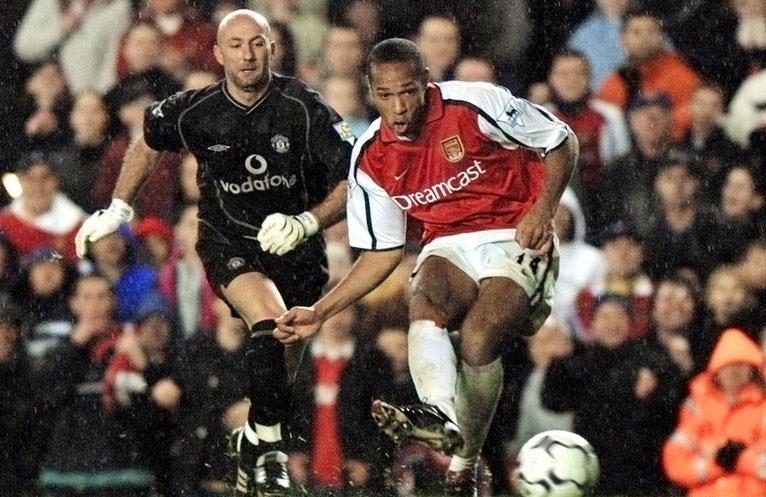 David Trezeguet thời trẻ trong màu áo AS Monaco thể hiện khả năng săn bàn đẳng cấp thế giới trước khi gia nhập Juventus.