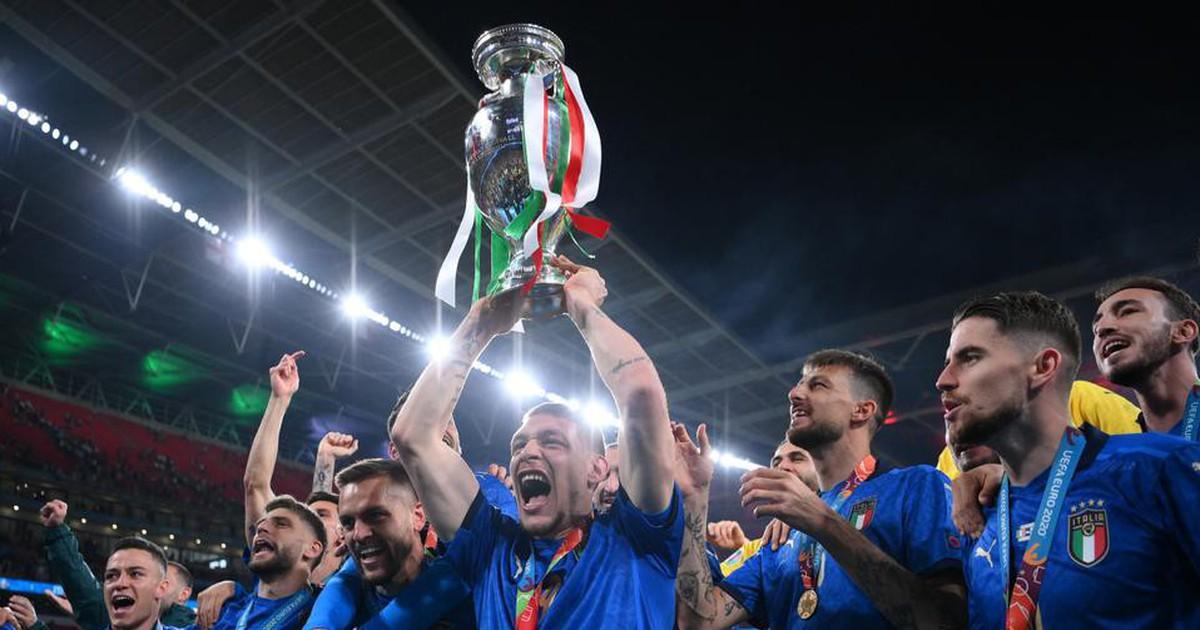 Khoảnh khắc lịch sử Tây Ban Nha đánh bại Italia trên chấm luân lưu tại tứ kết Euro 2008 sau 120 phút nghẹt thở.
