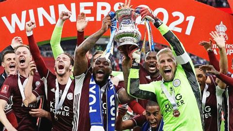 Wesley Fofana thực hiện pha tắc bóng chính xác cho Leicester City mùa giải Premier League 2020-2021