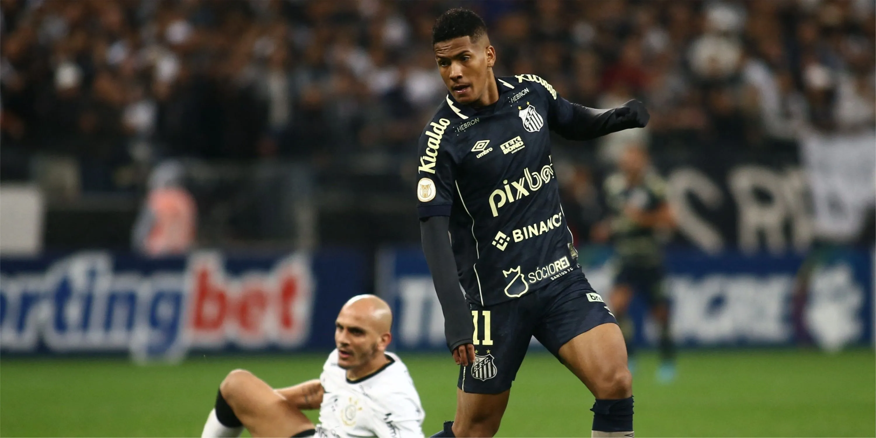 Angelo Gabriel trong màu áo Santos trước khi gia nhập Chelsea
