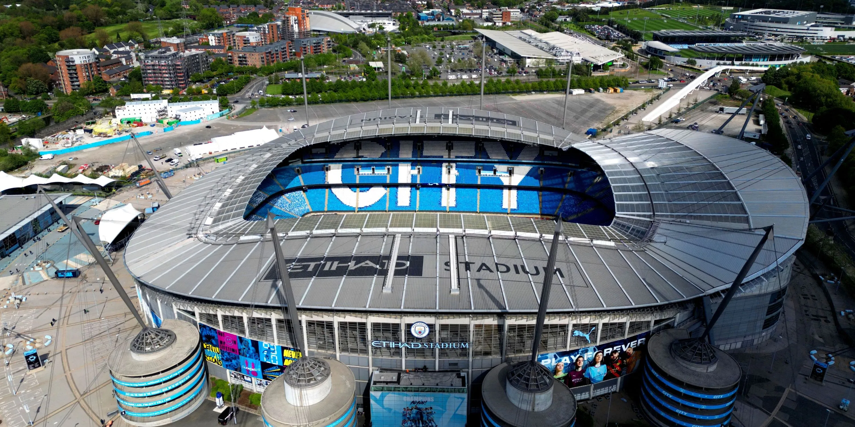 Các cầu thủ Man City ăn mừng chức vô địch - đội hình có thể thay đổi lớn mùa hè này