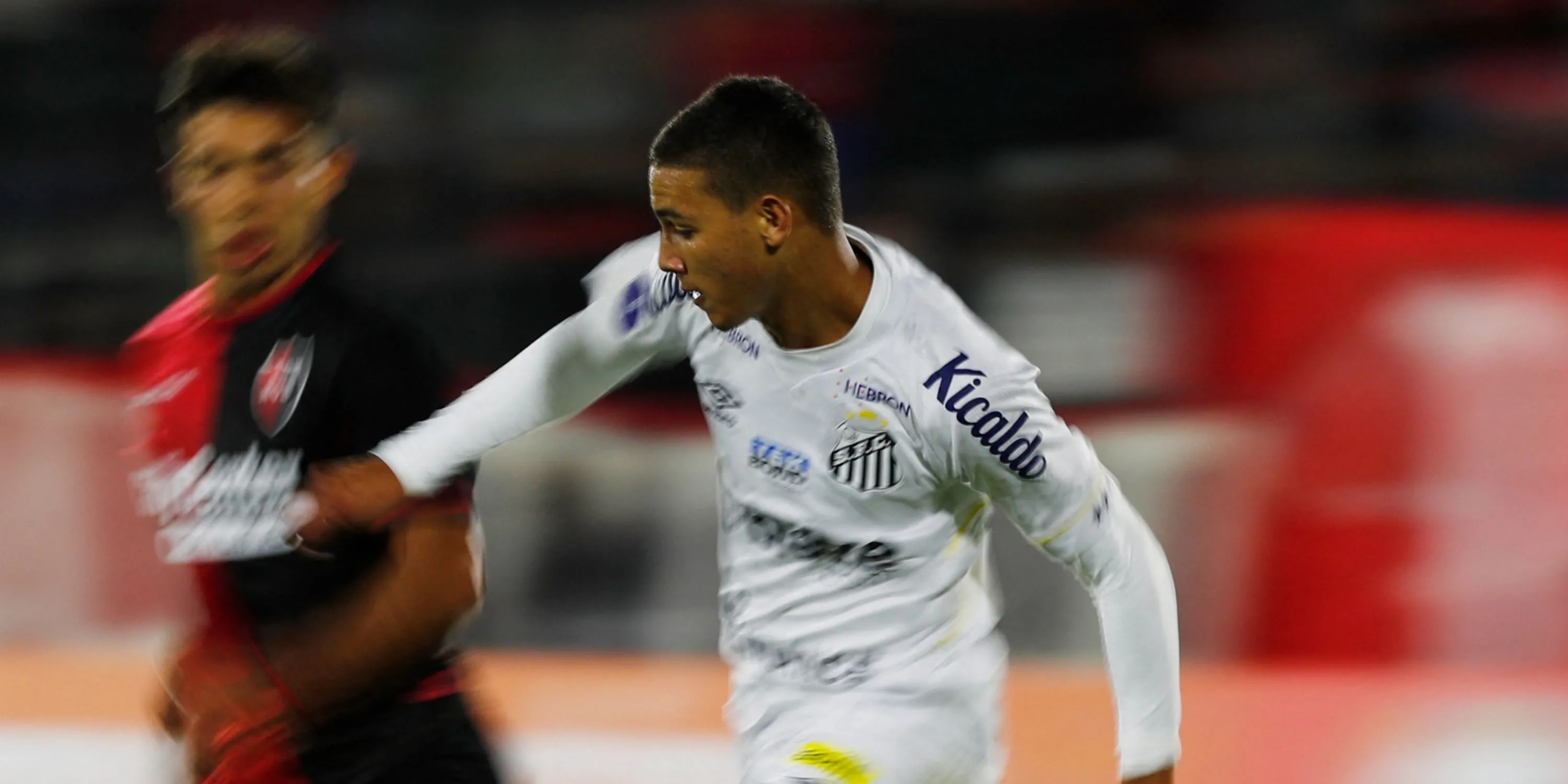 Deivid Washington thời còn khoác áo Santos trước khi đến Premier League