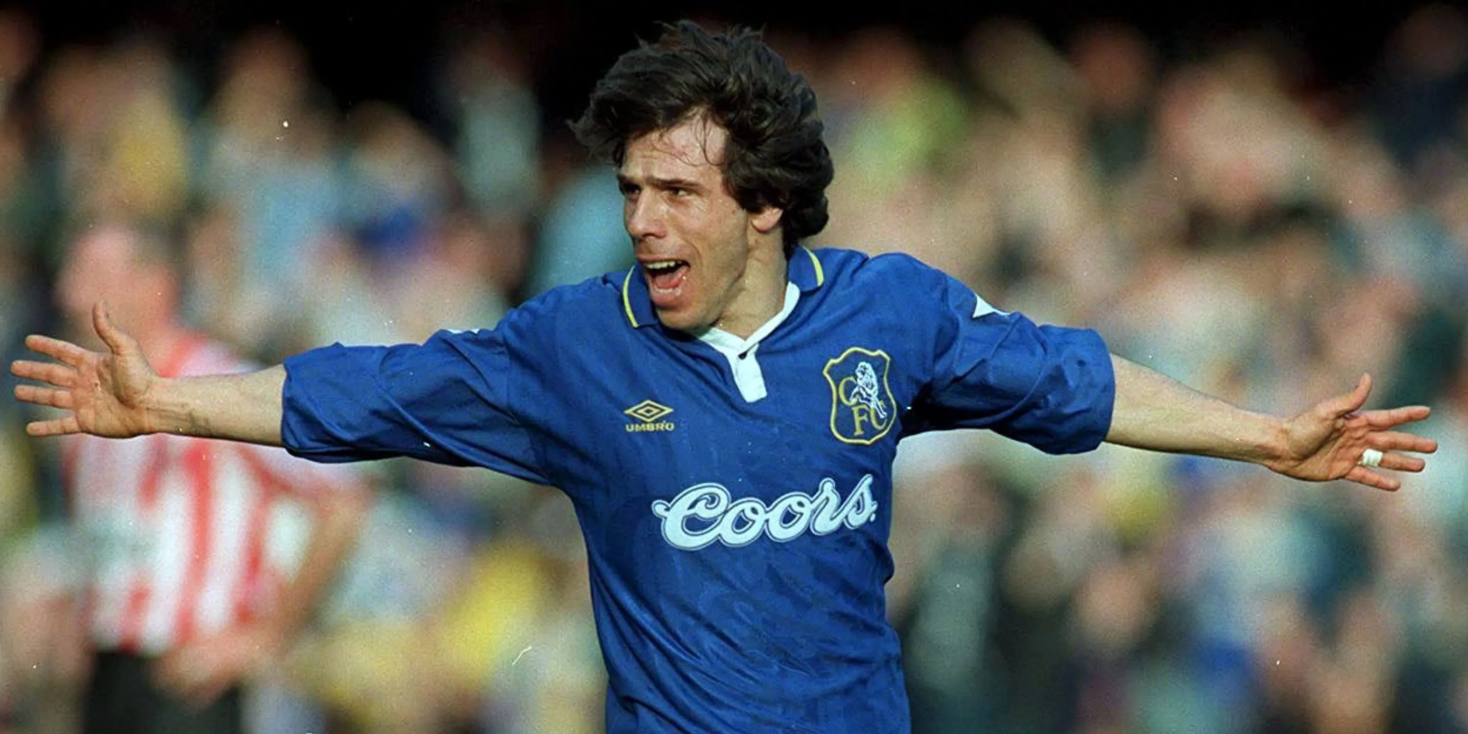 Gianfranco Zola ăn mừng bàn thắng cho Chelsea
