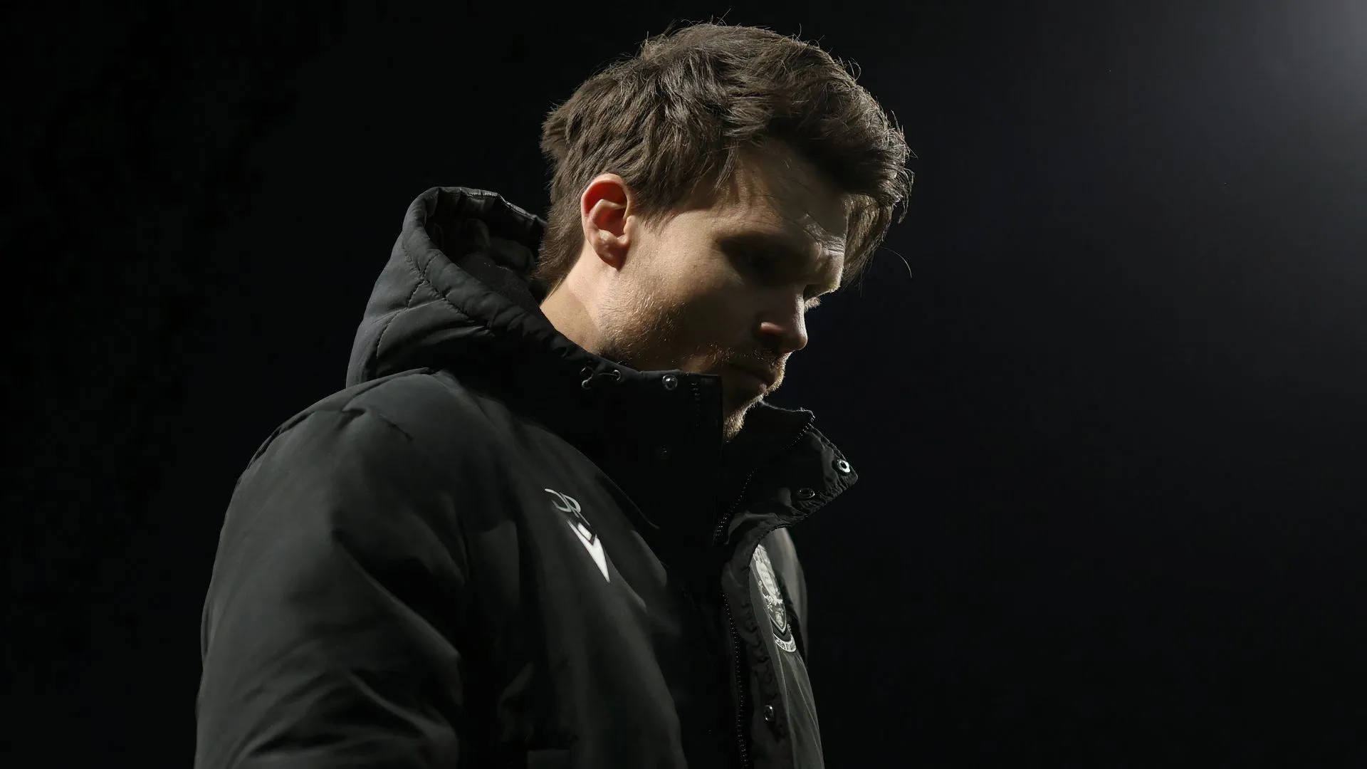 HLV Danny Röhl trầm ngâm trên băng ghế chỉ đạo Sheffield Wednesday, tương lai bất định