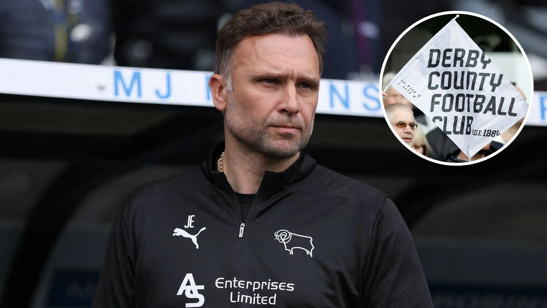 HLV John Eustace và các cầu thủ Derby County ăn mừng sau khi trụ hạng thành công tại Championship.