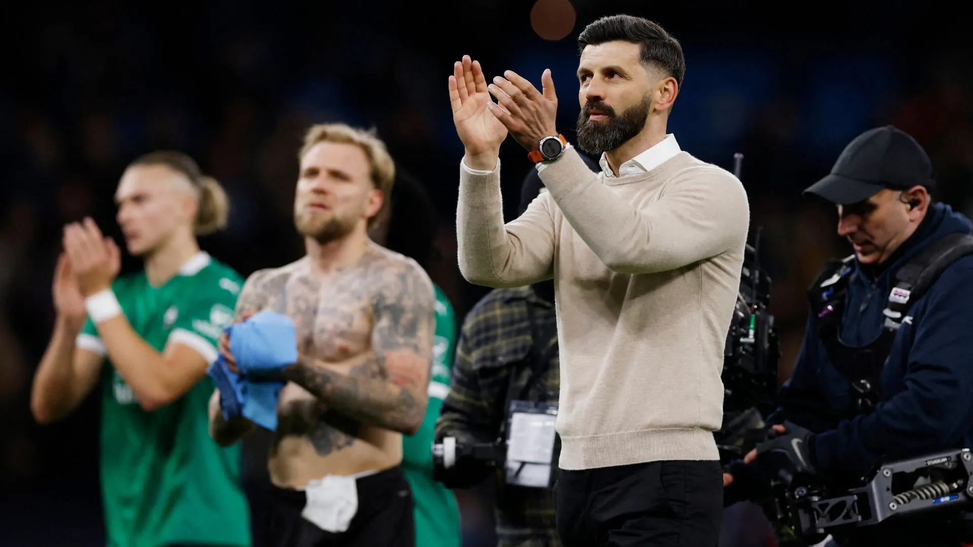 HLV Miron Muslic của Plymouth Argyle đang có những trăn trở về tương lai