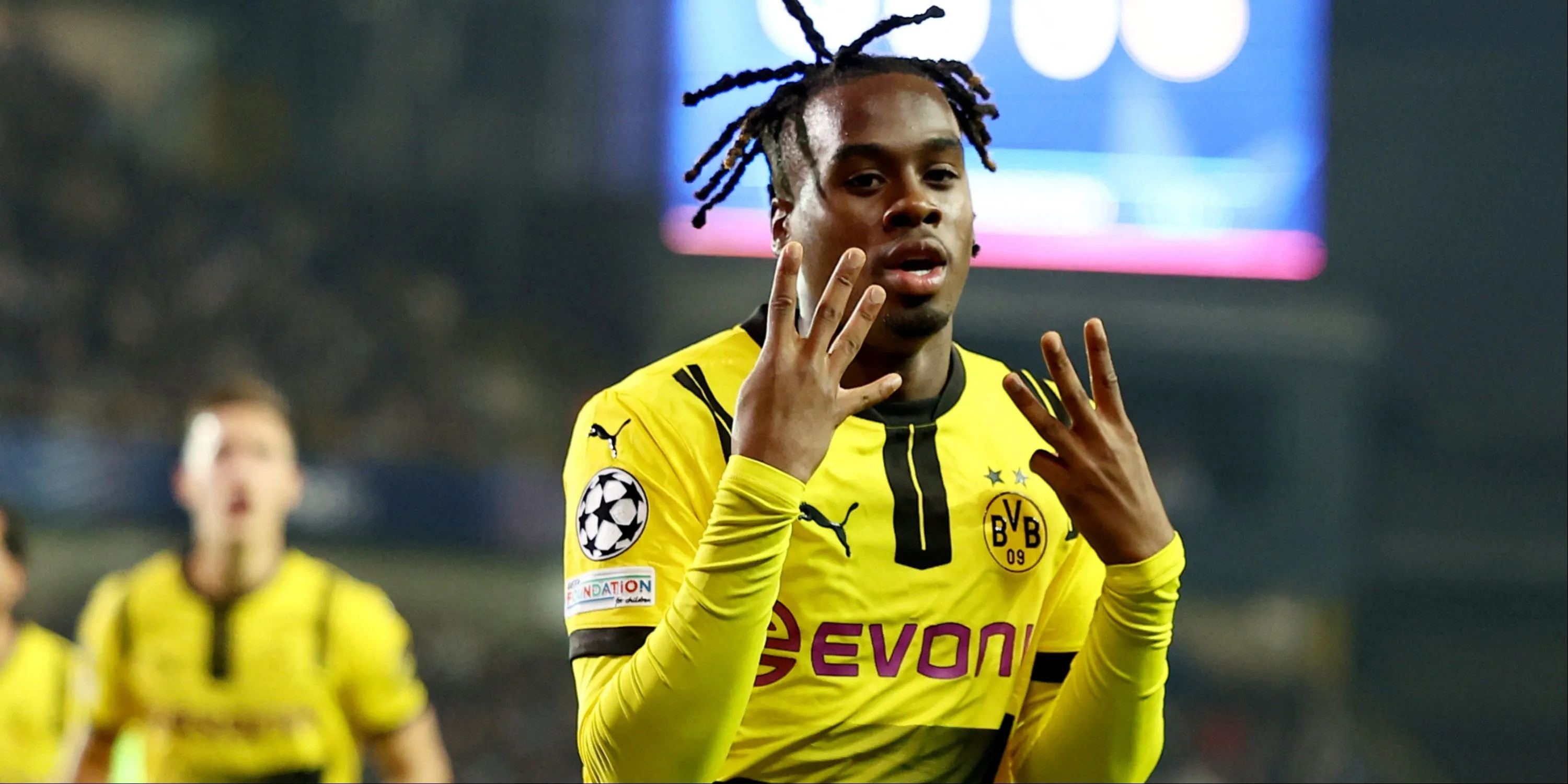 Jamie Gittens, tài năng trẻ của Dortmund, đang được Arsenal săn đón