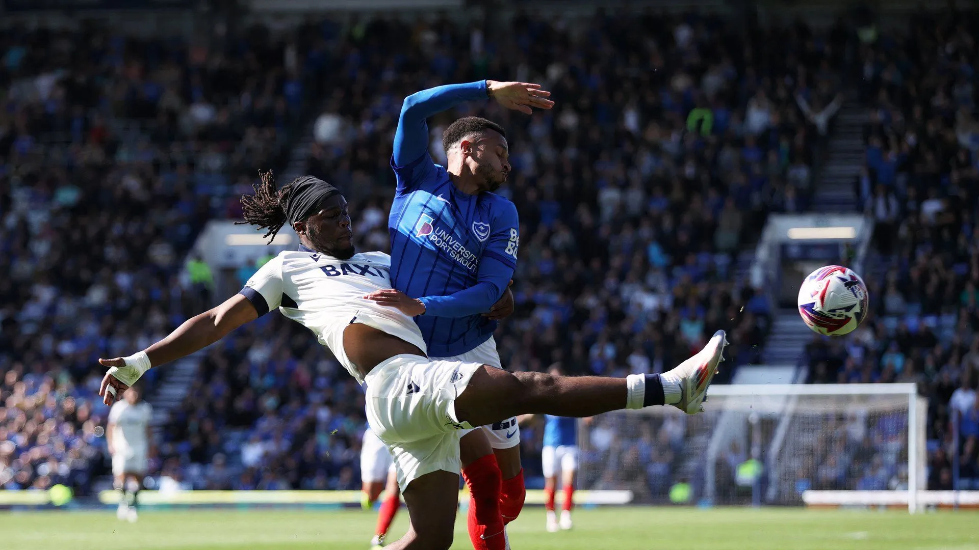 Josh Murphy ăn mừng trong màu áo Portsmouth