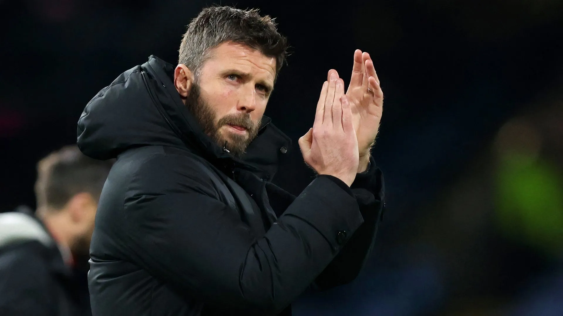 Michael Carrick trong vai trò HLV trưởng Middlesbrough trên đường biên
