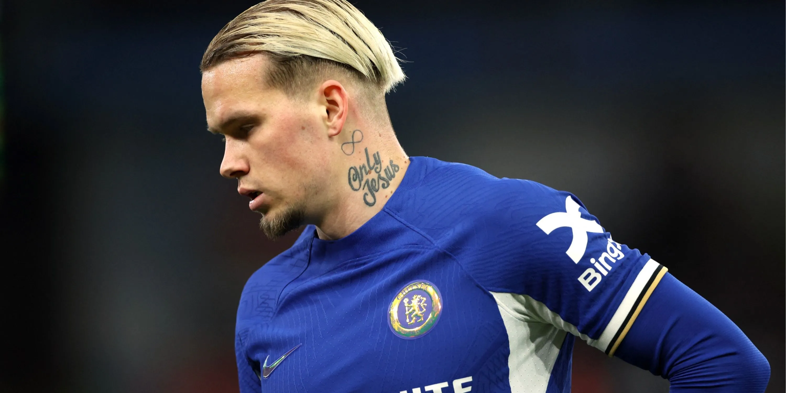Mykhailo Mudryk thi đấu cho Chelsea tại Premier League