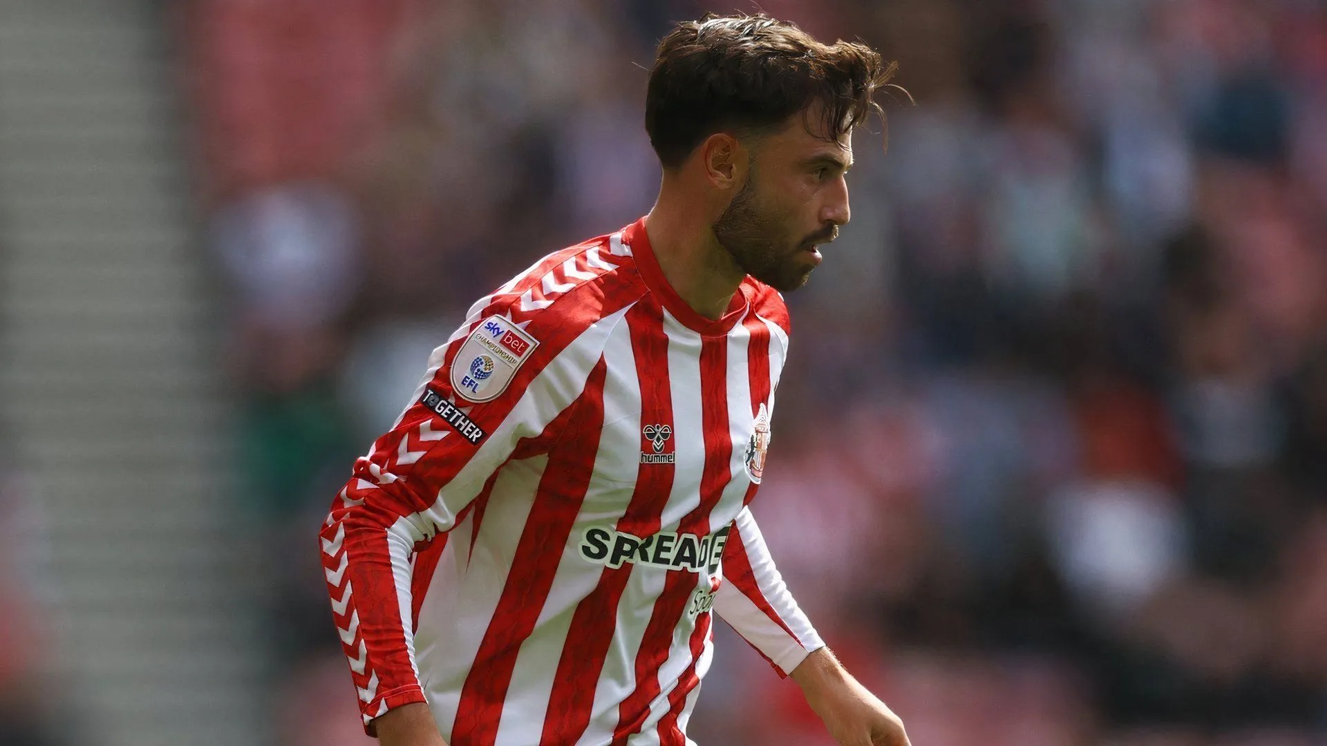 Patrick Roberts của Sunderland AFC, cầu thủ kinh nghiệm từng dự play-off, có thể ra sân dù bị đau nhẹ
