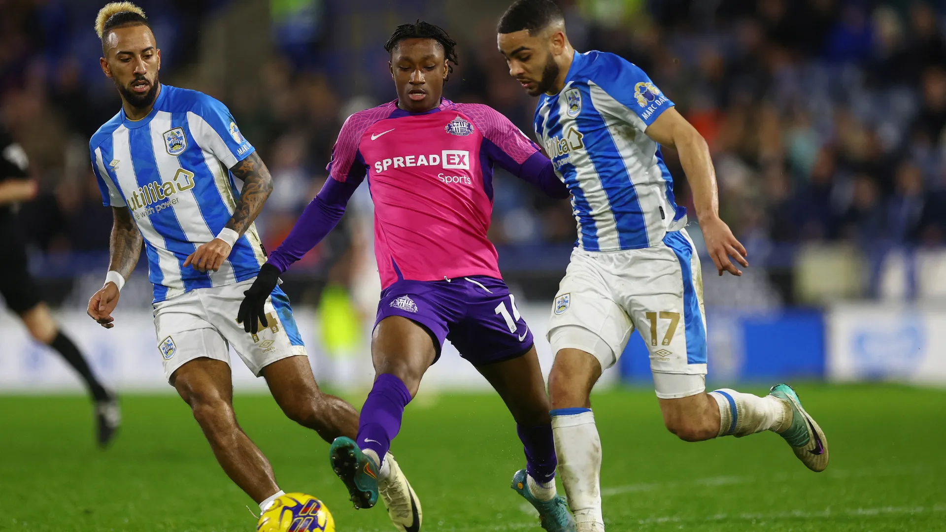 Romaine Mundle, cầu thủ chạy cánh Sunderland, đang gặp vấn đề về gân kheo trước trận chung kết play-off