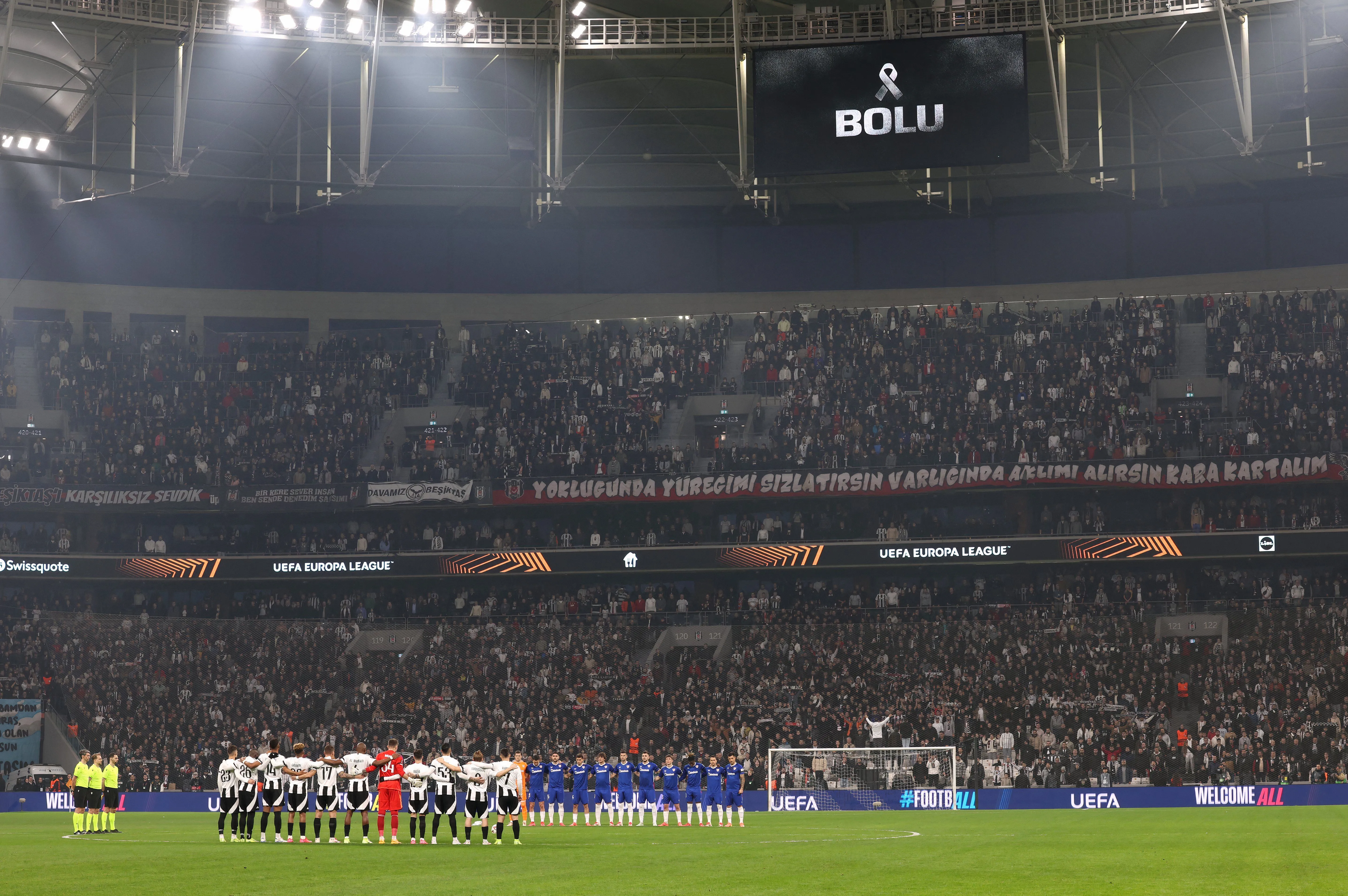 Sân vận động của Besiktas JK, điểm đến tiềm năng cho Josh Brownhill tại Thổ Nhĩ Kỳ