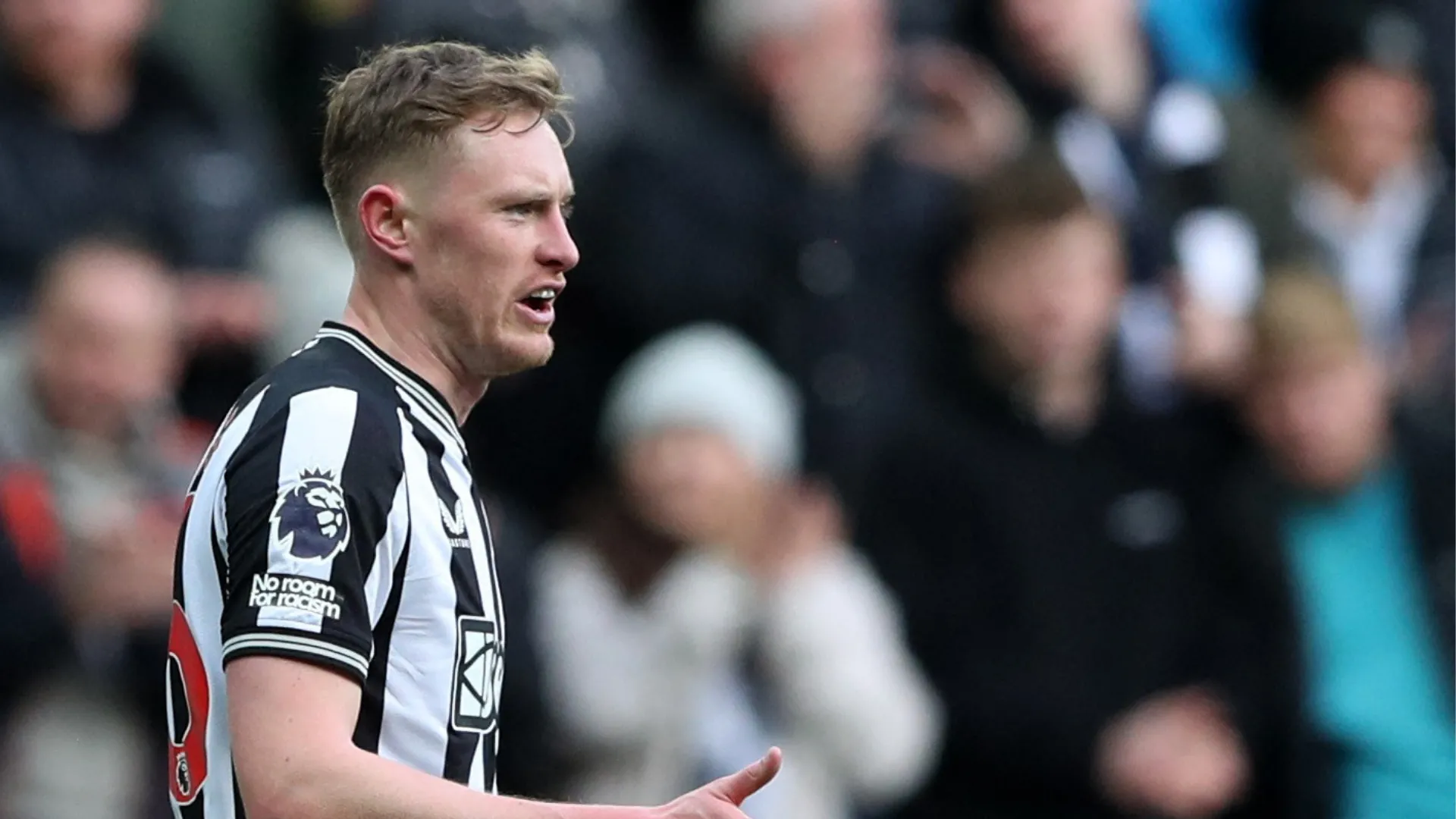 Sean Longstaff trong màu áo Newcastle United, mục tiêu chuyển nhượng của Leeds