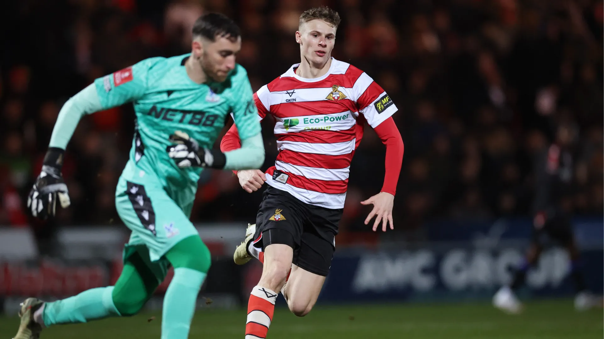 Tiền đạo Rob Street khi còn thi đấu cho Doncaster Rovers dưới dạng cho mượn