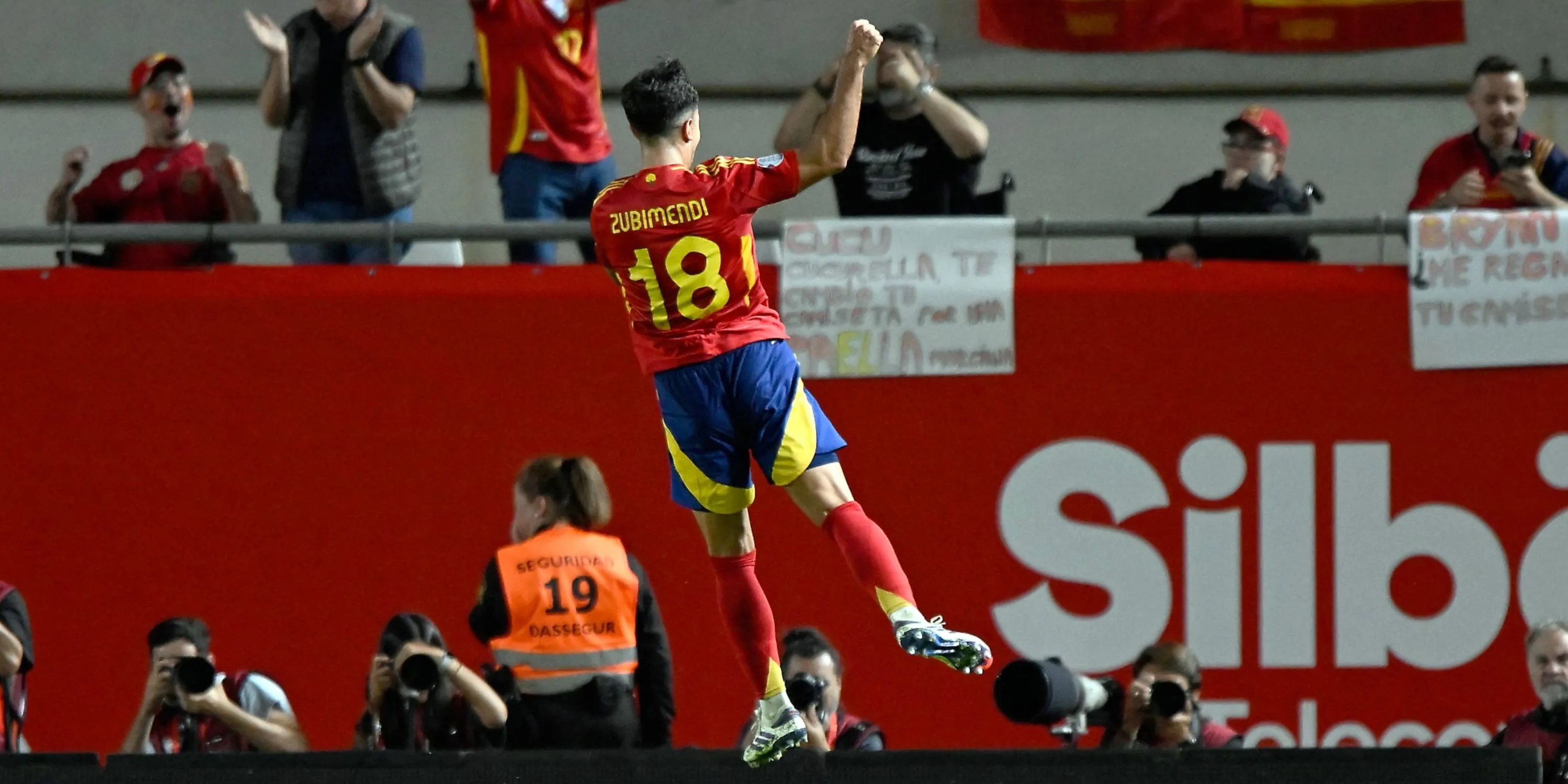 Tiền vệ Martin Zubimendi của Tây Ban Nha được Arsenal kỳ vọng chiêu mộ thành công