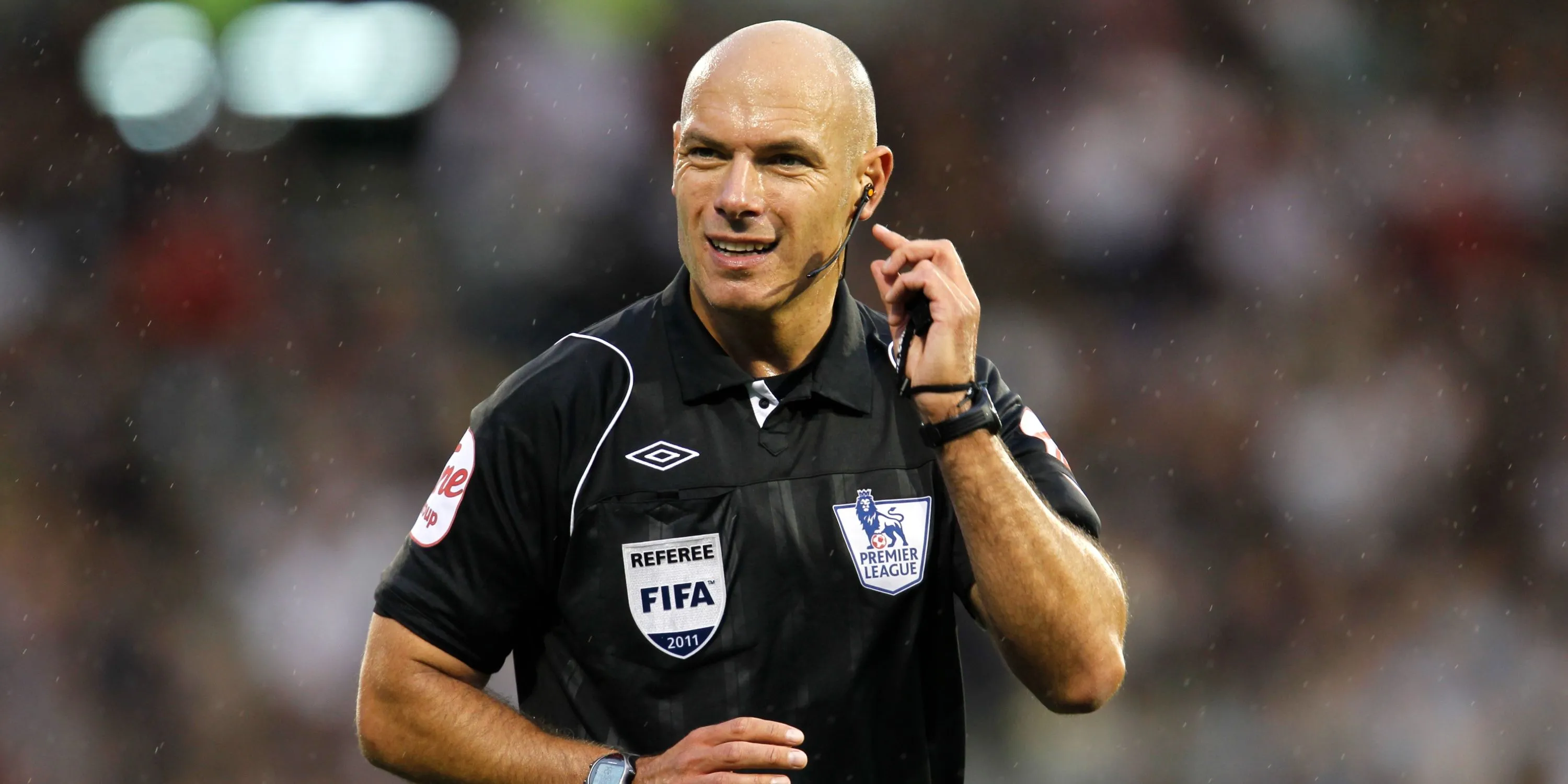 Trọng tài Howard Webb, cựu cảnh sát Anh
