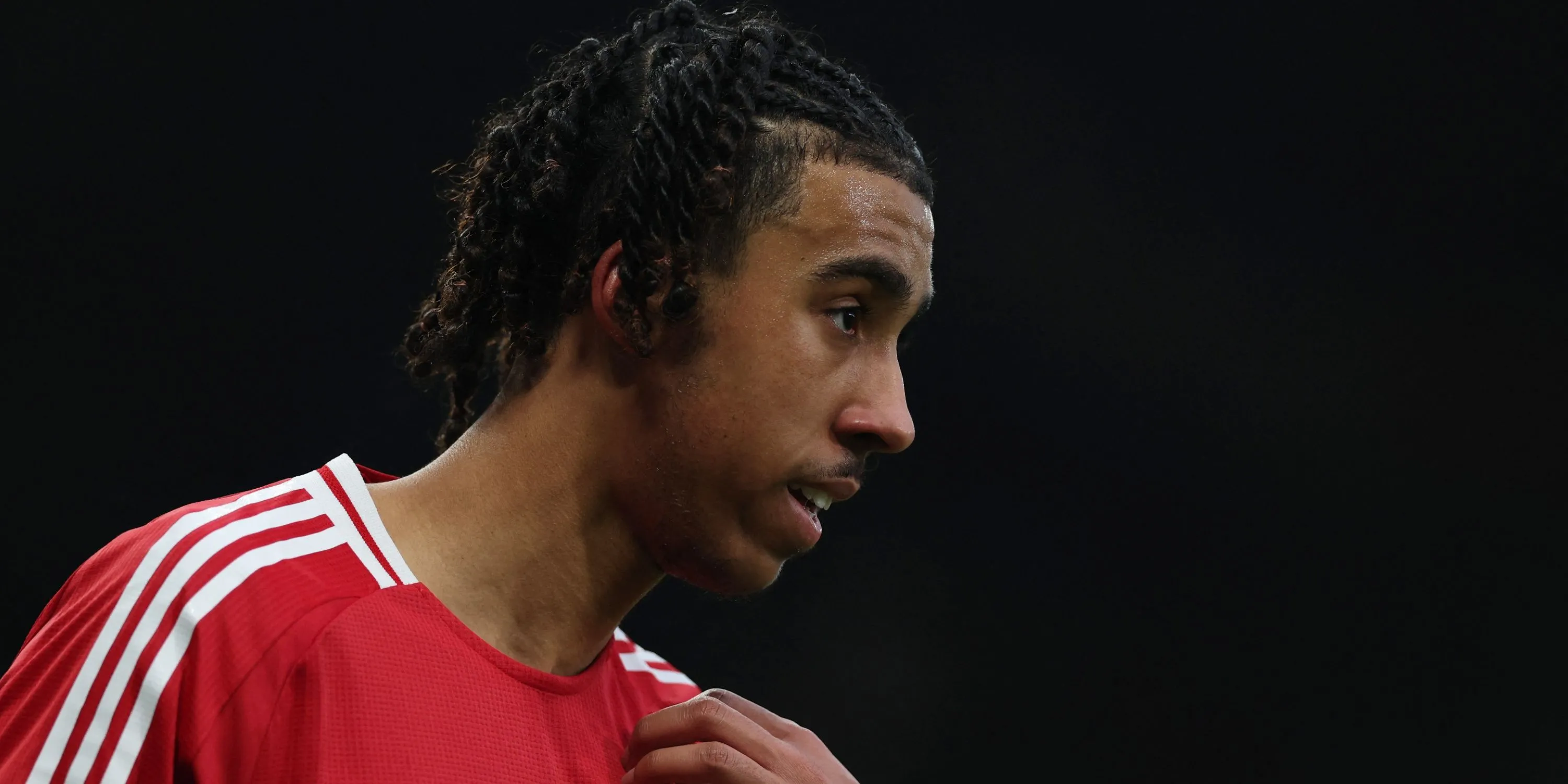 Trung vệ Leny Yoro của Man Utd