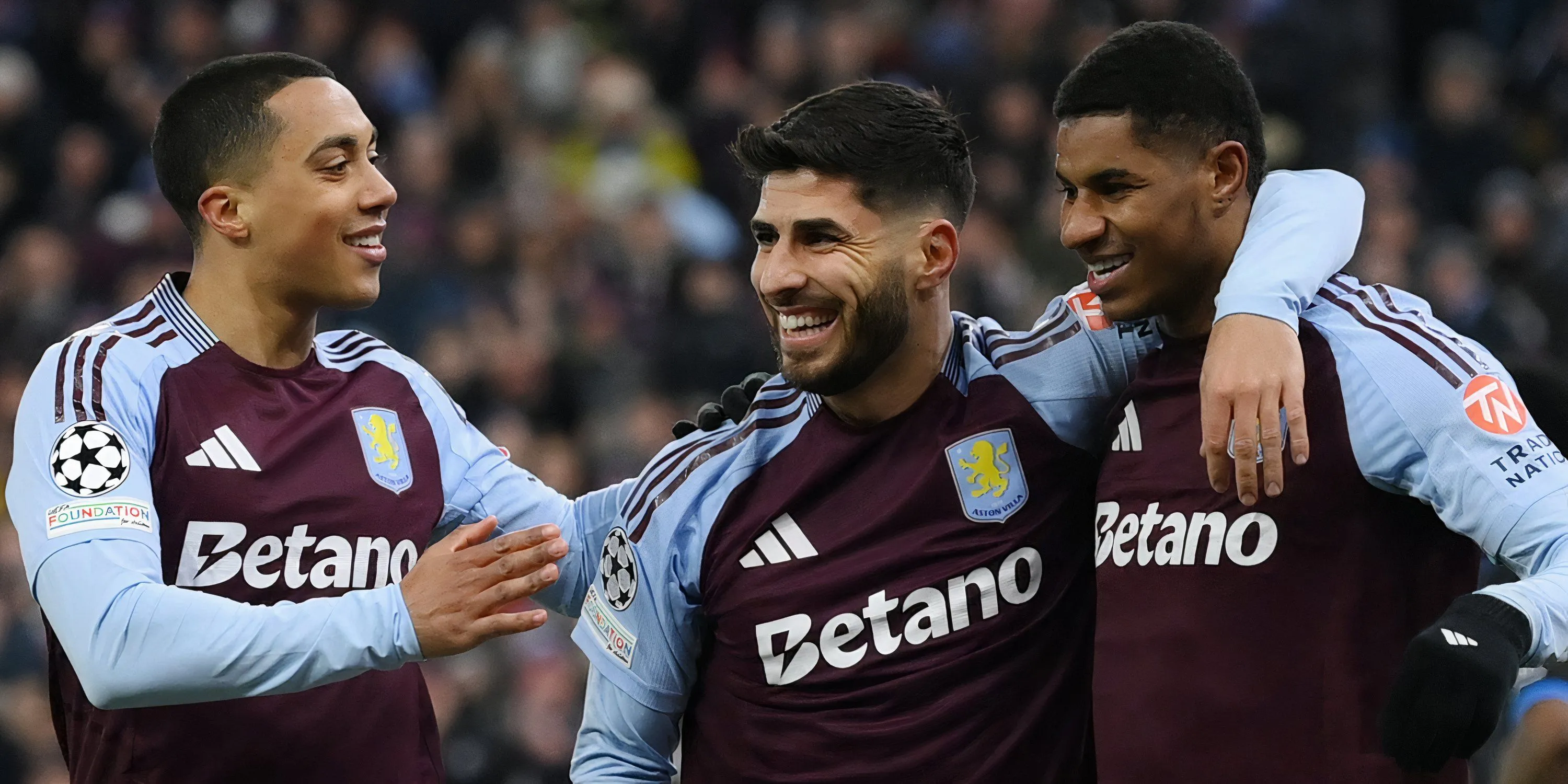Các cầu thủ Aston Villa (Tielemans, Asensio, Rashford) ăn mừng bàn thắng