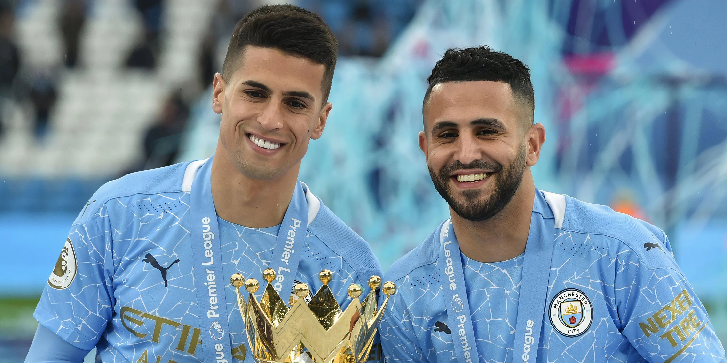Riyad Mahrez ăn mừng chức vô địch Ngoại hạng Anh cùng Manchester City