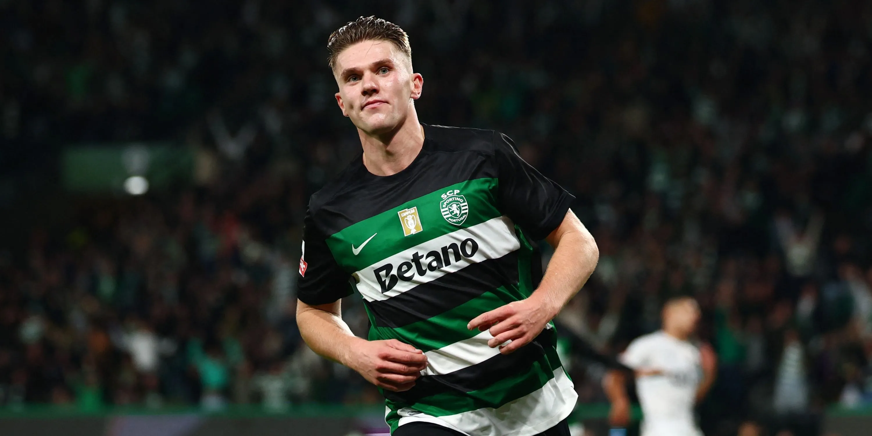 Viktor Gyokeres thi đấu cho Sporting CP trong trận đấu