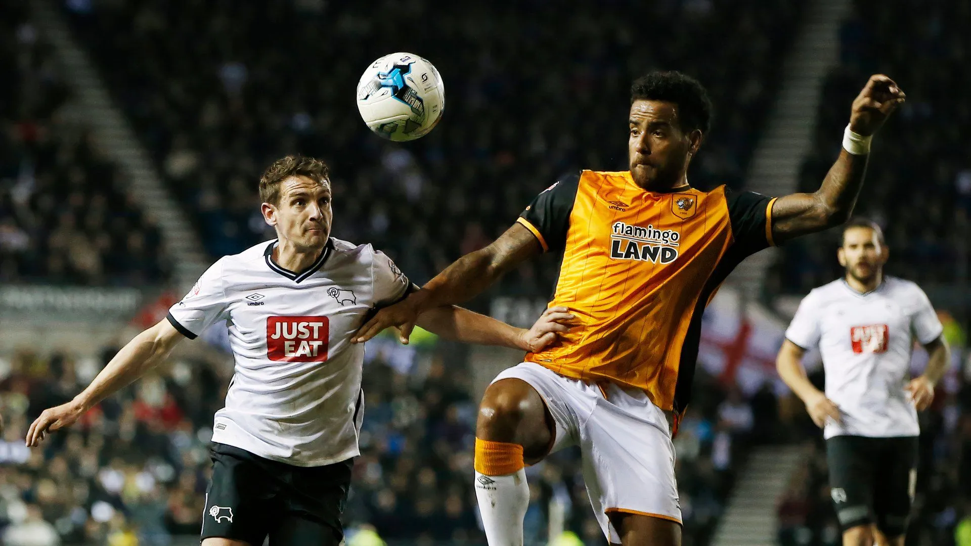 Craig Bryson và Tom Huddlestone trong trận Derby County gặp Hull City